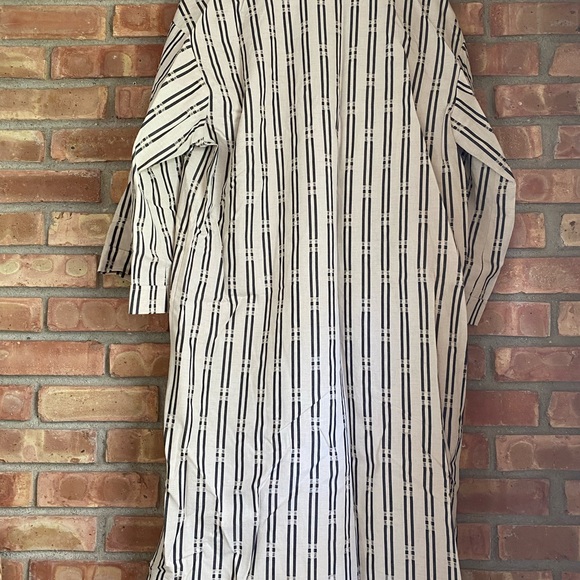 Universal Threads Long Roaming Lightweight Coverup - Picture 7 of 9